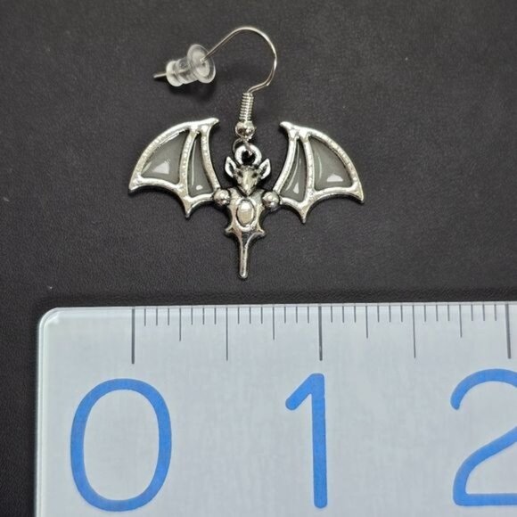 ๐ Gothic Bat Earrings that Glow (NWOT) - Picture 4 of 6